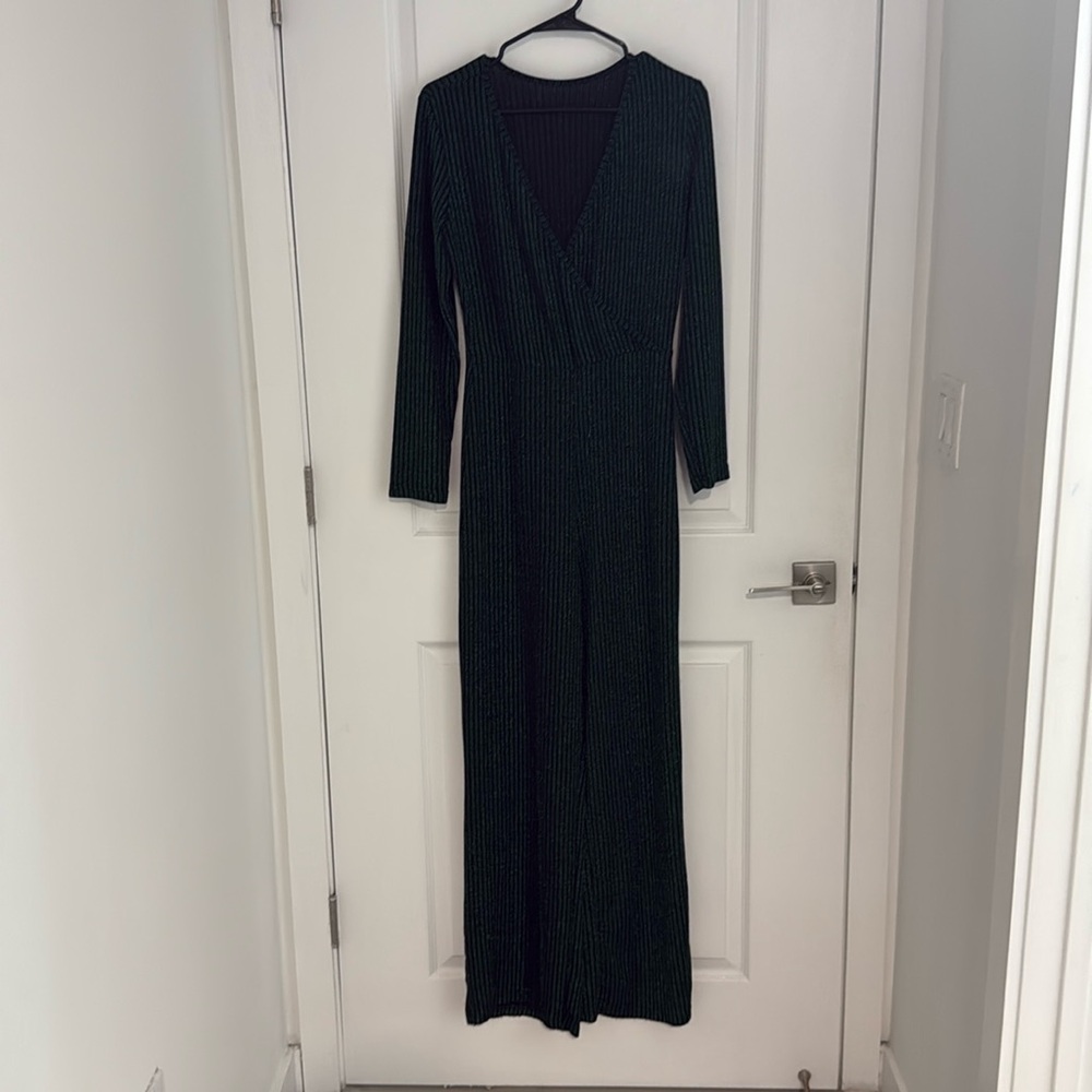 Green Metallic Ribbed Long-Sleeve Jumpsuit – Size Large